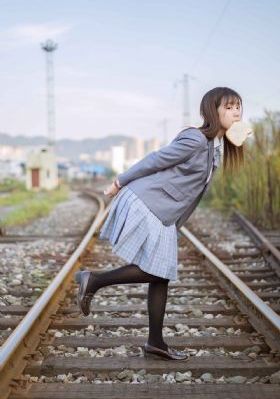 裙子里的是怪兽_BD英语电影全集观看