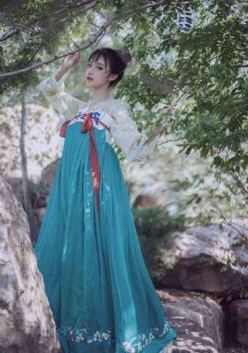 穿越之情深深雨蒙蒙_HD720P欧美电影在线